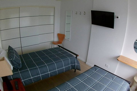 2 Bedroom Apartment In Surfers Central - Accommodation Gold Coast 3