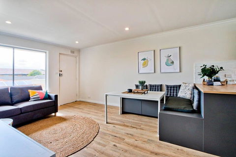 2 Bedroom Apt In Glenelg With Air-Con - Accommodation Gold Coast 1