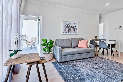 2 Bedroom Apt With Balcony & Air Con In Plympton - Accommodation Gold Coast 0
