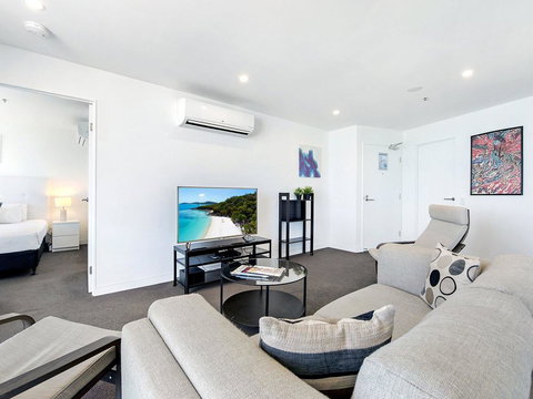 2 Bedroom Ocean View Apartment In Surfers Paradise - Accommodation Gold Coast 1