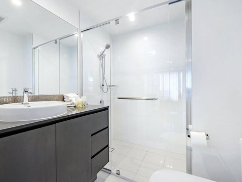 2 Bedroom Ocean View Apartment In Surfers Paradise - Accommodation Gold Coast 2