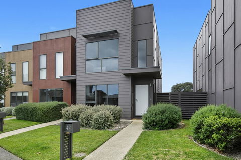 2 Bedroom Townhouse - Family & Corporate Bookings Only - Accommodation Gold Coast 3