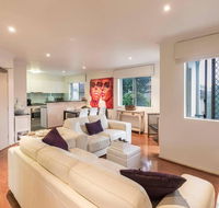2 Bedroom with Parking  AC Close To Beach  City - Accommodation Gold Coast