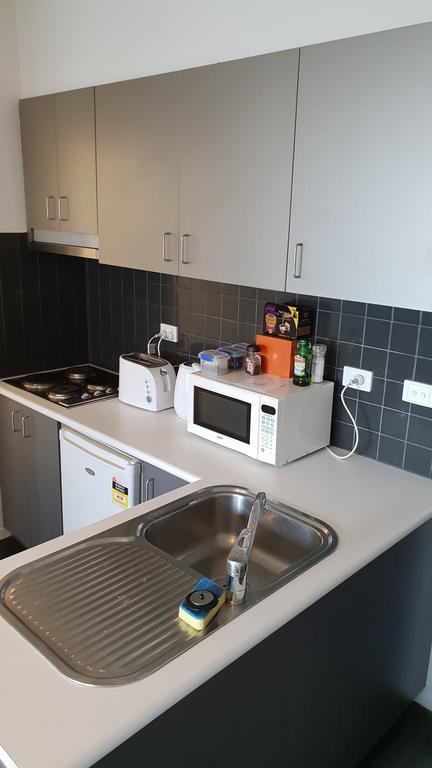 2 Bedrooms CBD FREE Tram Apartment (Melb Central, China Town, Queen Victoria Market, Melbourne University, RMIT, Etc) - Accommodation Gold Coast 2