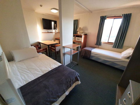2 Lakeview Plaza - Accommodation Gold Coast 0