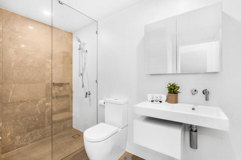 2-Bed Beach Apartment With Pool, Parking And Balcony - Accommodation Gold Coast 2