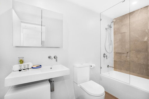 2-Bed Beach Apartment With Pool, Parking And Balcony - Accommodation Gold Coast 3