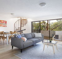 20 Booneroo - Walk To The Beach - Gold Coast 4U