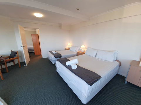 20 Lakeview Plaza - Accommodation Gold Coast 2