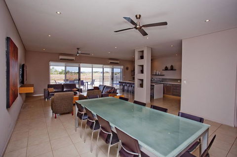 21 Corella Court - PRIVATE JETTY & POOL - Gold Coast 4U 2