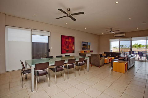 21 Corella Court - PRIVATE JETTY & POOL - Gold Coast 4U 3