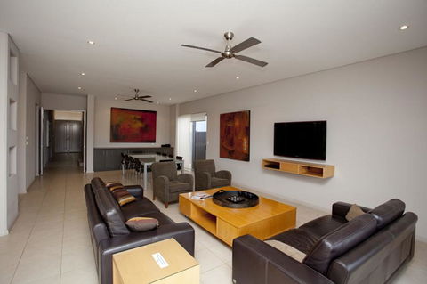 21 Corella Court - PRIVATE JETTY & POOL - Gold Coast 4U 1