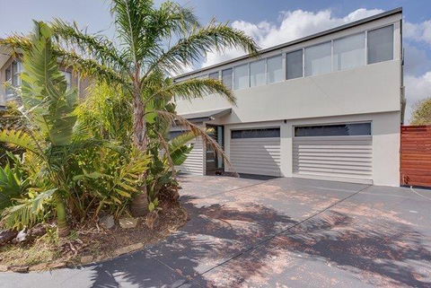 250 Metres To The Beach And Coastal Track. - 1 Gold Coast 3