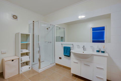 250 Metres To The Beach And Coastal Track. - 1 Gold Coast 1