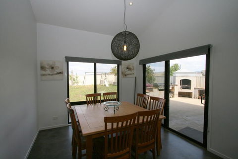 26 Twynam Street - Accommodation Gold Coast 3