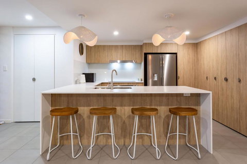 BEACHFRONT BLISS POSITIONED PERFECTLY IN COTTON TREE - Accommodation Gold Coast 1