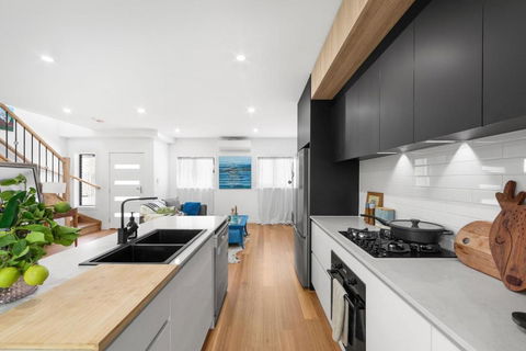 Bellfield Estate Modern 2Bed 2Bath Townhouse - Accommodation Gold Coast 3