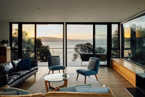 Blessington Beachside Retreat -38km To CBD - 1 Gold Coast 2