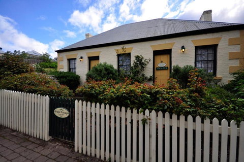 BRIDGE COTTAGES Sargeants & Armoury Cottages 1823 - HISTORY & CHARM - Accommodation Gold Coast 3