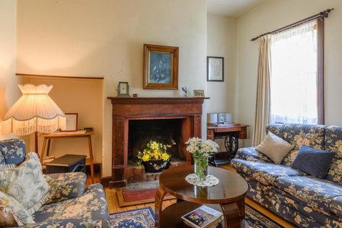 BRIDGE COTTAGES Sargeants & Armoury Cottages 1823 - HISTORY & CHARM - Accommodation Gold Coast 1