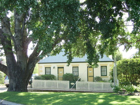 BRIDGE COTTAGES Sargeants & Armoury Cottages 1823 - HISTORY & CHARM - Accommodation Gold Coast 0