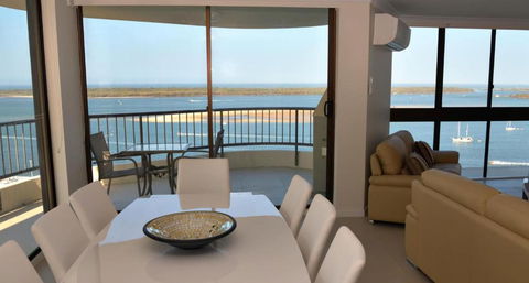 Broadwater Shores Waterfront Apartments - Accommodation Gold Coast 2