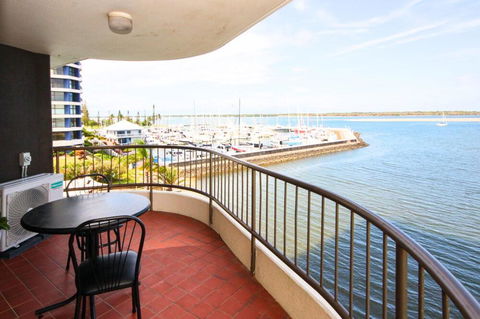 Broadwater Shores Waterfront Apartments - Accommodation Gold Coast 3