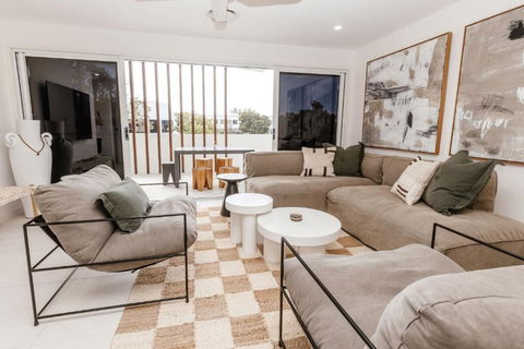 C & C By The Sea - Accommodation Gold Coast 2