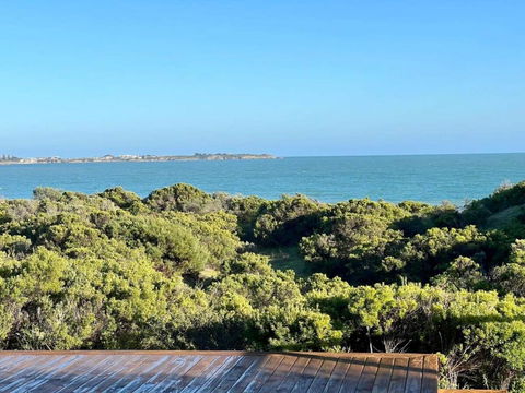 C4 Miles Beach Shack - Accommodation Gold Coast 1