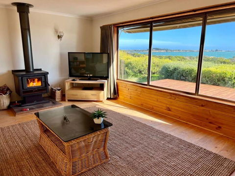 C4 Miles Beach Shack - Accommodation Gold Coast 3