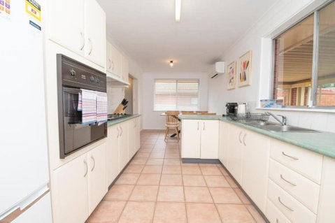Cadogan House - Professionally Styled In CBD - Accommodation Gold Coast 2