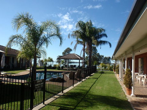 CAPRICORN MOTOR Inn - Accommodation Gold Coast 0