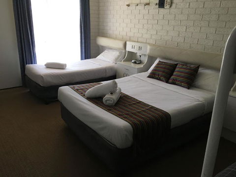 CAPRICORN MOTOR Inn - Accommodation Gold Coast 4