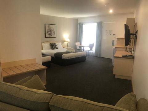 CAPRICORN MOTOR Inn - Accommodation Gold Coast 2