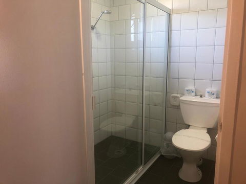 CAPRICORN MOTOR Inn - Accommodation Gold Coast 1