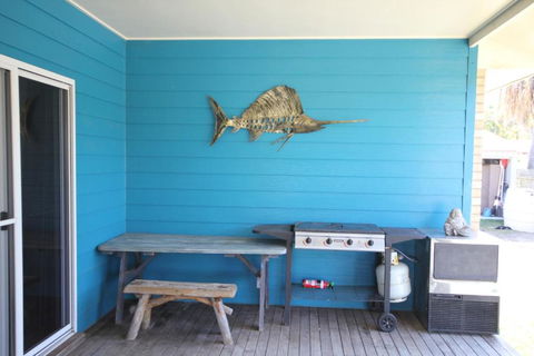 CASTAWAY BEACH HOUSE- NO Parties - NO Pets - Accommodation Gold Coast 4