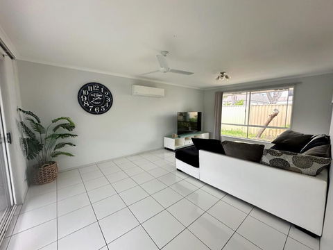 Chill At Runaway Bay - Accommodation Gold Coast 3