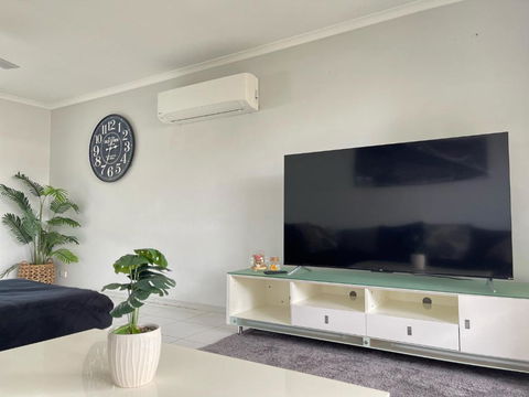 Chill At Runaway Bay - Accommodation Gold Coast 0