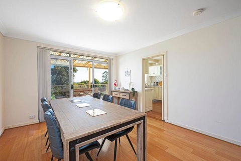 Cityscape Charm - 2BR Home In Wattle Park - Gold Coast 4U 4