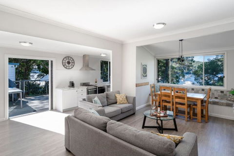 Coal And Candle By Beach Stays - Gold Coast 4U 4