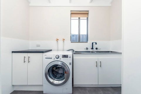 Delightful Getaway Steps From Attractions & Amenities - Gold Coast 4U 1