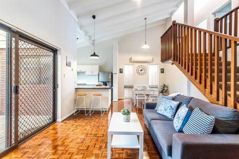 Delightful Getaway Steps From Attractions & Amenities - Gold Coast 4U 4