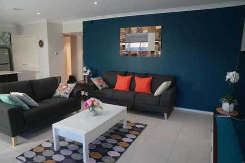 Designer Decor Home With 8Beds At Williams Landing - Accommodation Gold Coast 0