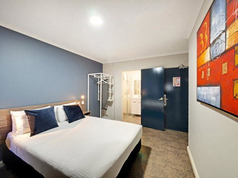 28 Hotel - Accommodation Gold Coast 1