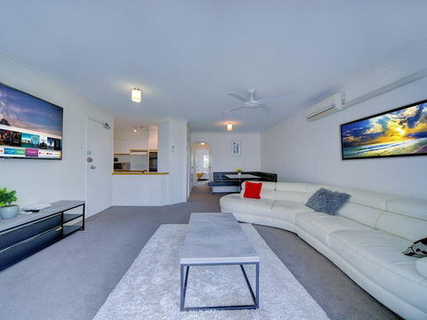 2BR Aloha Lane Main Beach Apartment - Accommodation Gold Coast 0