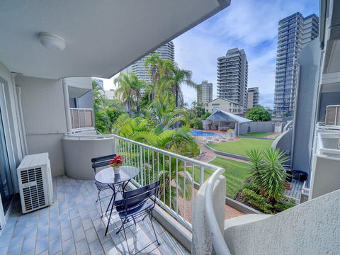 2BR Aloha Lane Main Beach Apartment - Accommodation Gold Coast 2