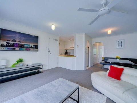 2BR Aloha Lane Main Beach Apartment - Accommodation Gold Coast 1