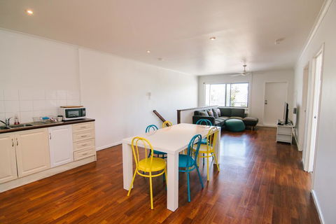 3 Bedroom Apartment / Spence St - 1 Gold Coast 3