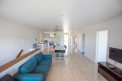 3 Bedroom Apartment // Spence St - Accommodation Gold Coast 0