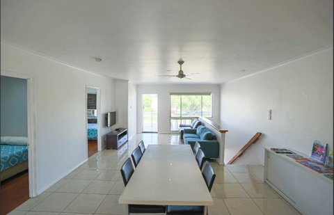 3 Bedroom Apartment // Spence St - Accommodation Gold Coast 1